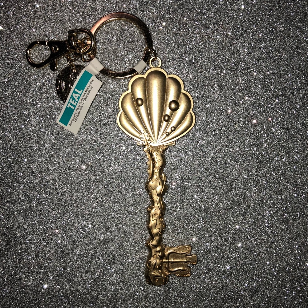 New Disney Parks Ariel keychain - Picture 2 of 2
